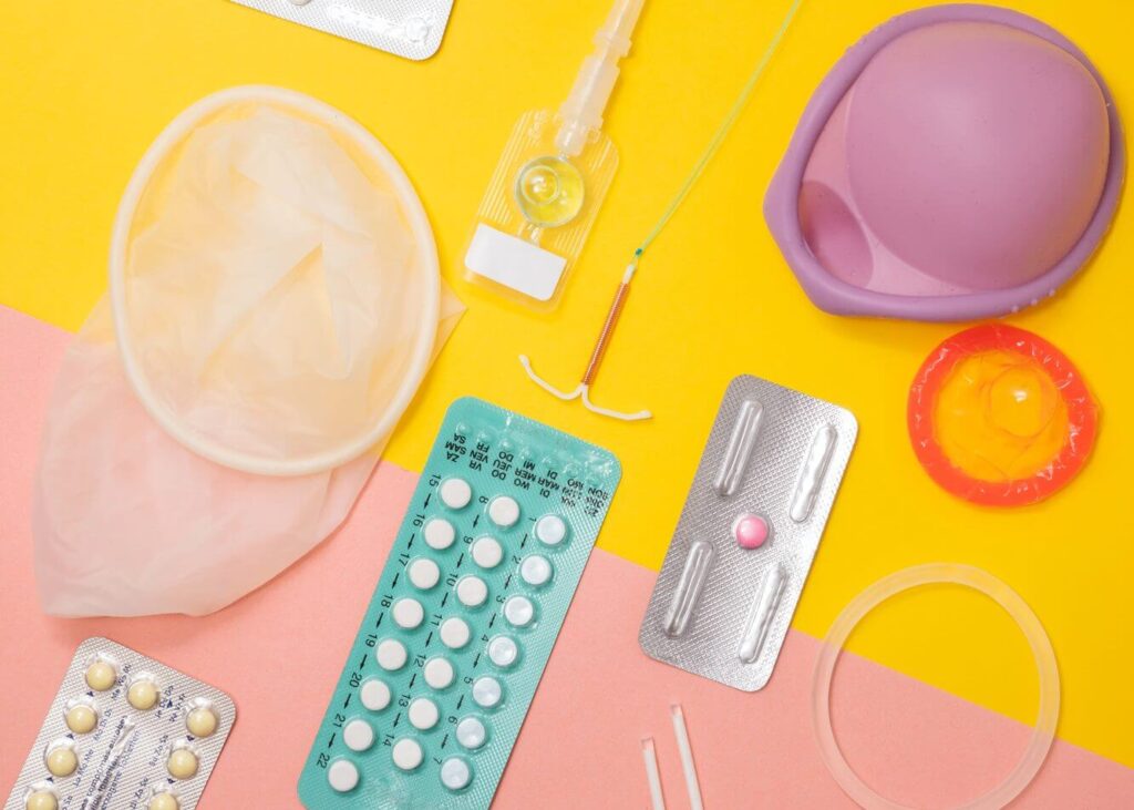 foto com fotos os diferentes tipos de métodos contraceptivos