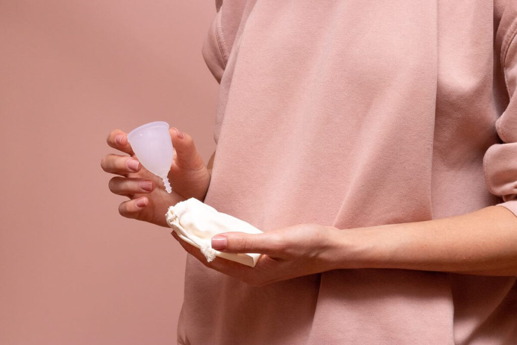 Meu coletor menstrual está com cheiro ruim. Posso fazer alguma coisa? –  Violeta Cup